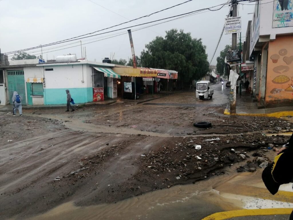 Aumentan accidentes en Chimalhuacán por calles llenas de baches y falta de mantenimiento