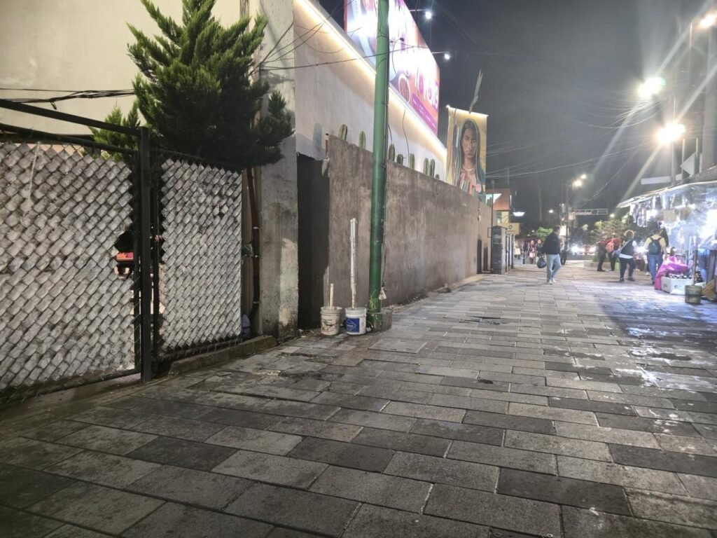 Zona de Metro Buenavista, calle Jesús García amanece libre de comercio irregular, tras operativo encabezado por Ale Rojo de la Vega