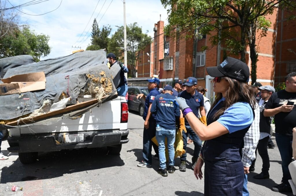 Ale Rojo de la Vega encabeza operativo en la colonia Guerrero para ordenar la vía pública