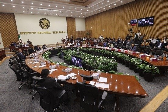 INE aprueba multas a candidaturas ganadoras en elección judicial que aparecieron en acordeones