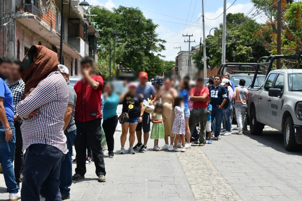 Gobierno del Estado de México distribuye material de construcción, carne, aves y ganado asegurado