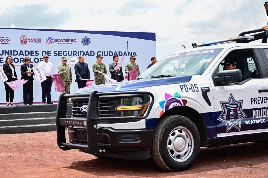 Gobernadora entrega 455 patrullas y motopatrullas para reforzar seguridad en Ecatepec