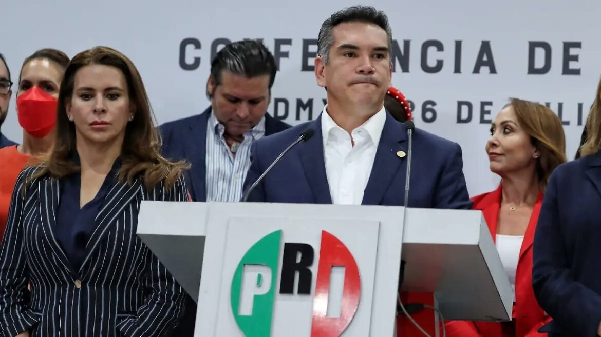 "Me quieren desaforar con mentiras recicladas": Alejandro Moreno
