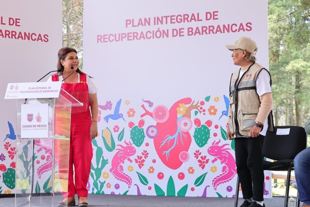 Presentan histórico plan para limpiar y sanear 26 barrancas