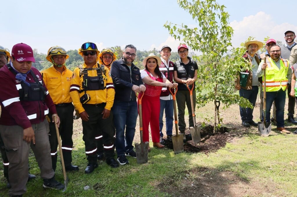 Presentan histórico plan para limpiar y sanear 26 barrancas