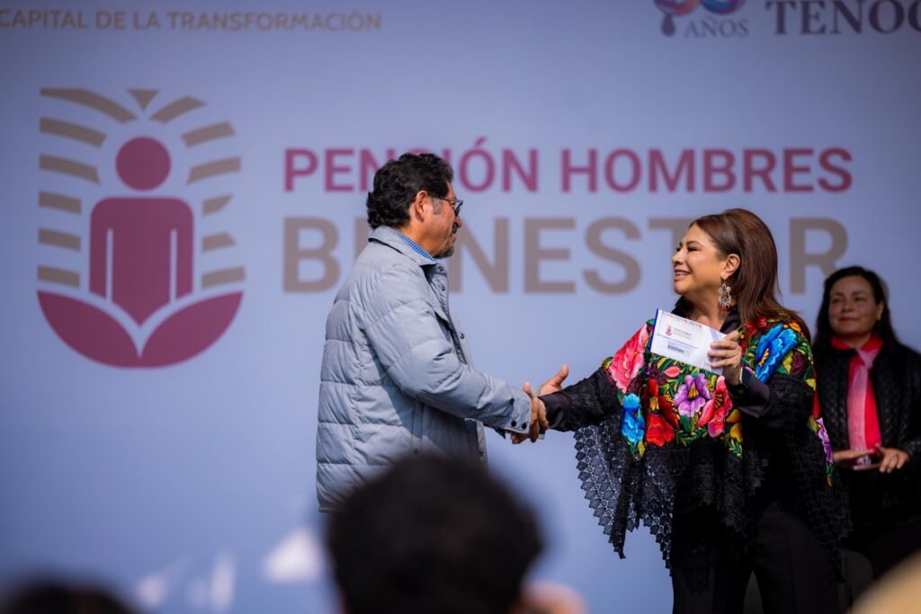 Realiza Clara Brugada última entrega del programa Hombres Bienestar
