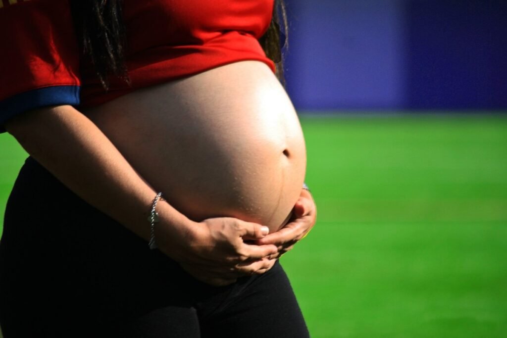 Un alto índice de embarazo adolescente es consecuencia de violencia sexual: alertan organizaciones
