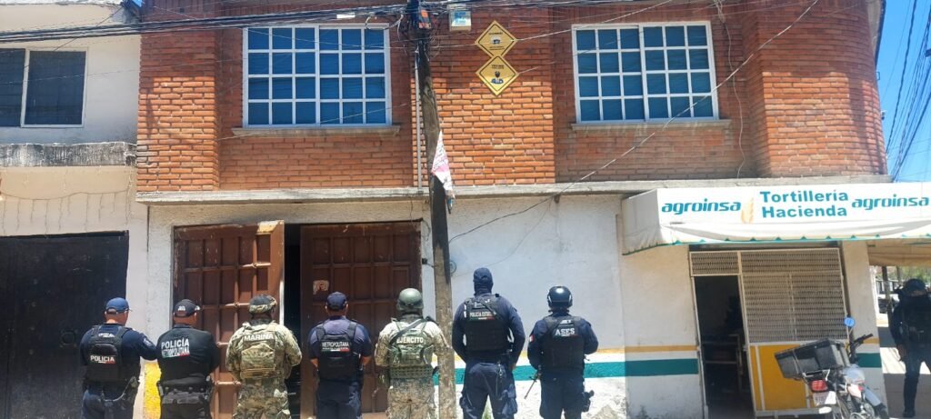 Policía Municipal y Marina rescatan a dos personas secuestradas en Ecatepec