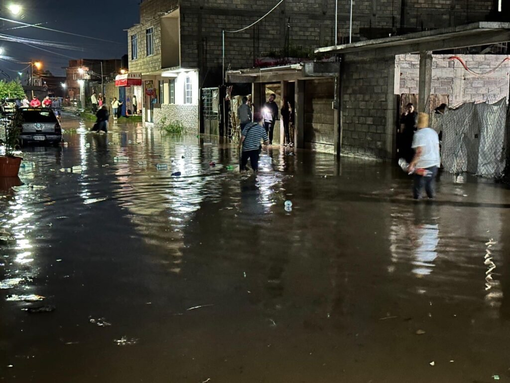 Más de 100 familias afectadas por inundación en Ixtapaluca siguen sin ayuda oficial