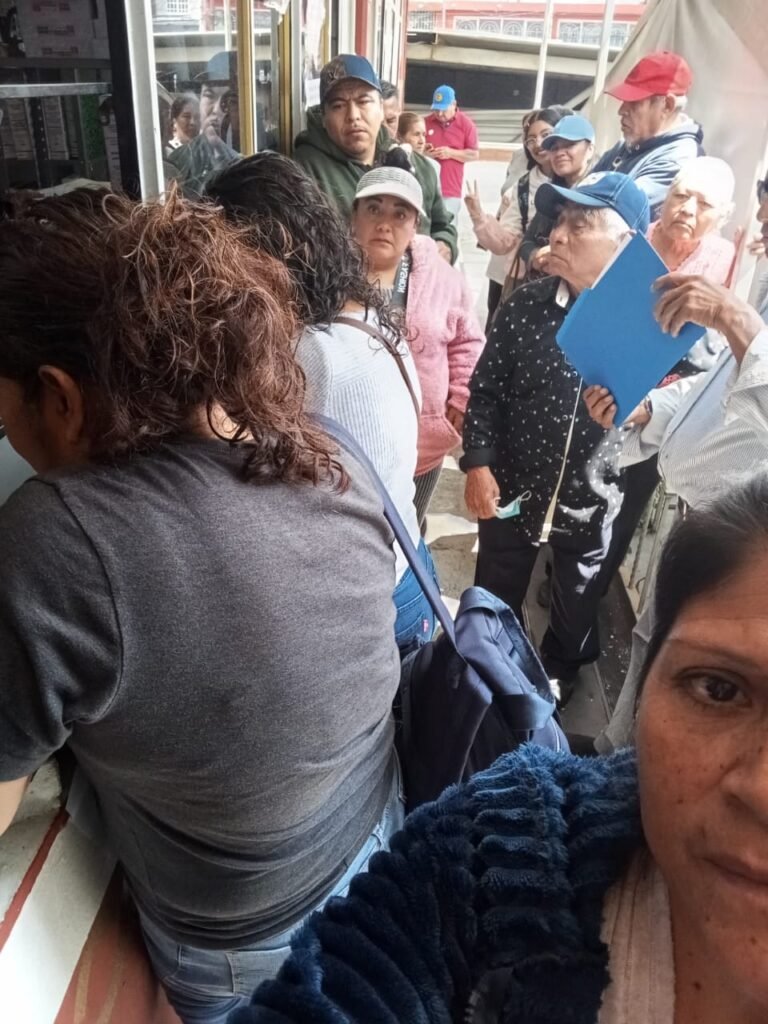 Vecinos de Acuitlapilco exigen limpieza urgente de la red de drenaje