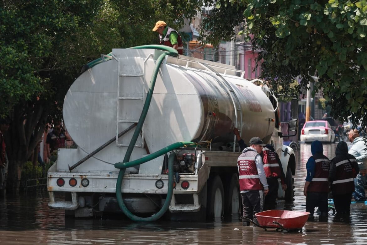 Más de mil 200 servidores públicos atienden zonas afectadas por lluvias en Nezahualcóyotl