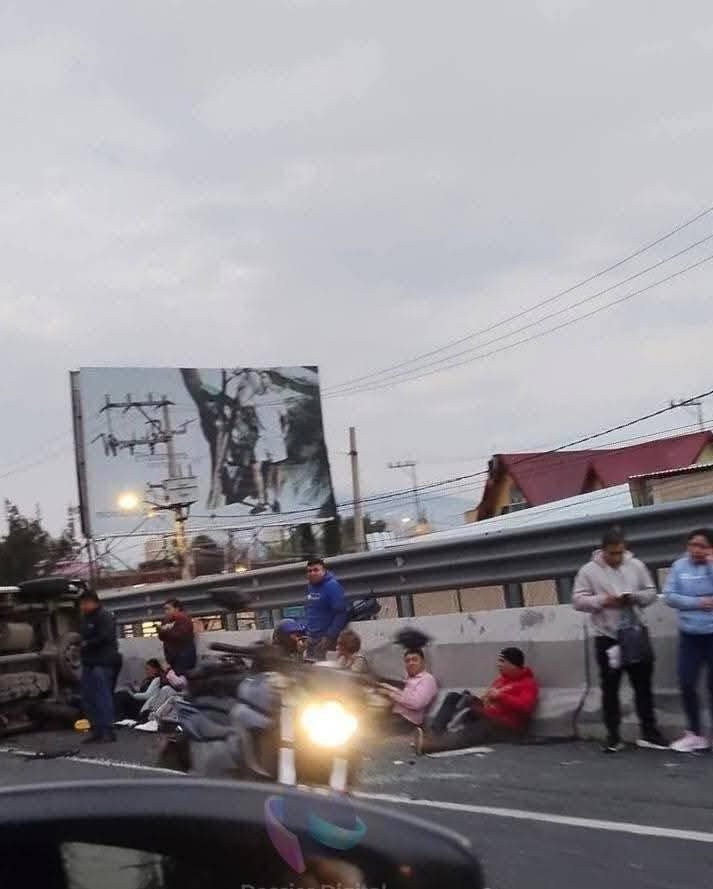 Volcadura en la México-Pachuca deja un muerto y más de 15 heridos