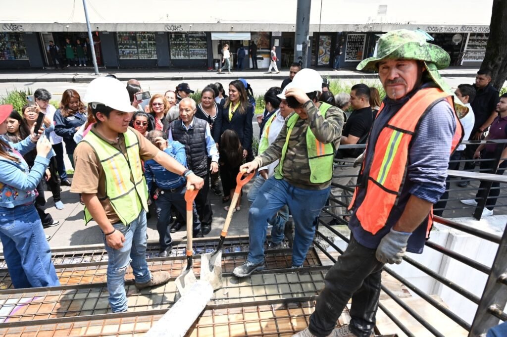 Alcaldía Cuauhtémoc construye puente peatonal en mercado de artesanías San Juan