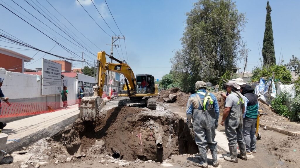 Realizan trabajos de rehabilitación del colector Pirules; socavón que ponía en riesgo a 680 estudiantes de telesecundaria