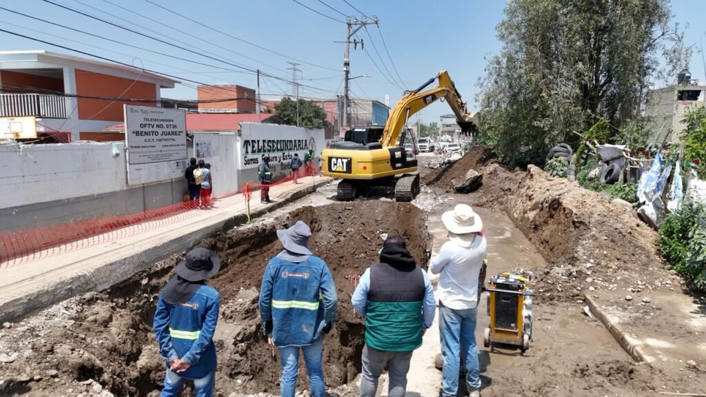 Realizan trabajos de rehabilitación del colector Pirules; socavón que ponía en riesgo a 680 estudiantes de telesecundaria