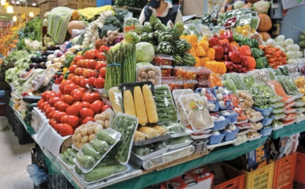 Inflación baja y da alivio a familias; Banxico contradice récord de inversión que presume Economía