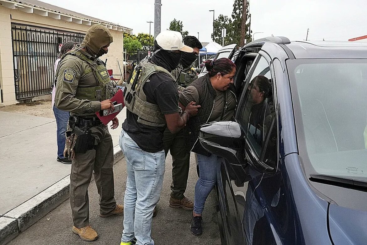 Amenaza Trump con redadas contra inmigrantes en Chicago