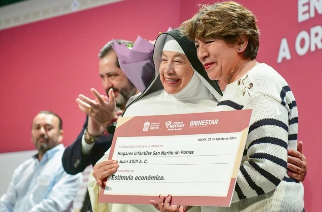 Gobernadora Delfina Gómez reconoce labor altruista de héroes sociales