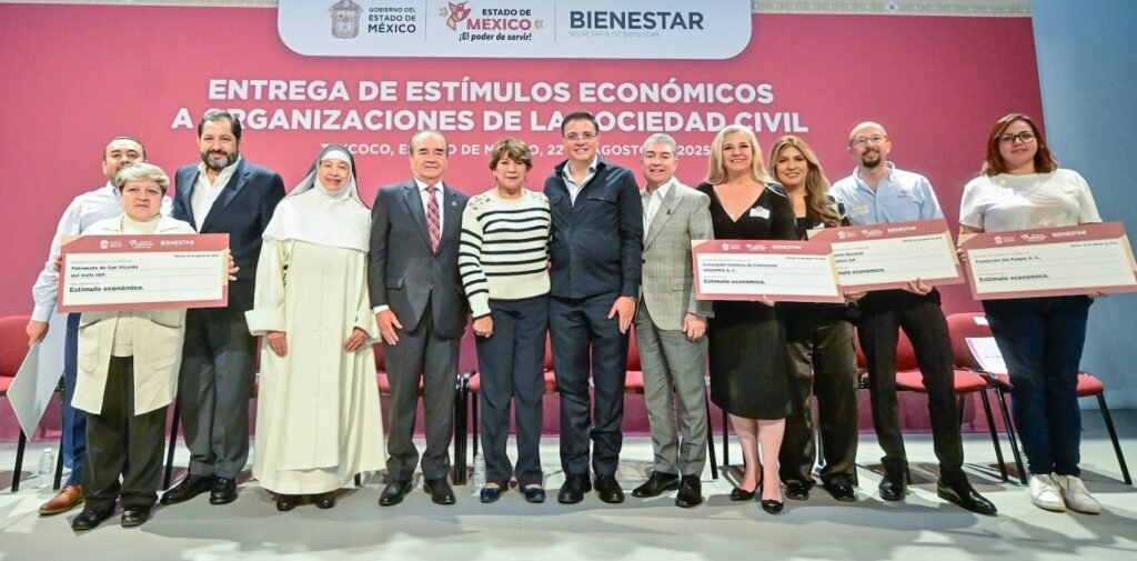 Gobernadora Delfina Gómez reconoce labor altruista de héroes sociales
