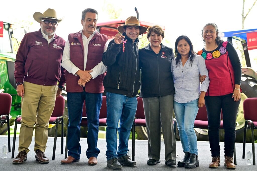 Gobernadora Delfina Gómez impulsa el campo mexiquense con entrega de tractores