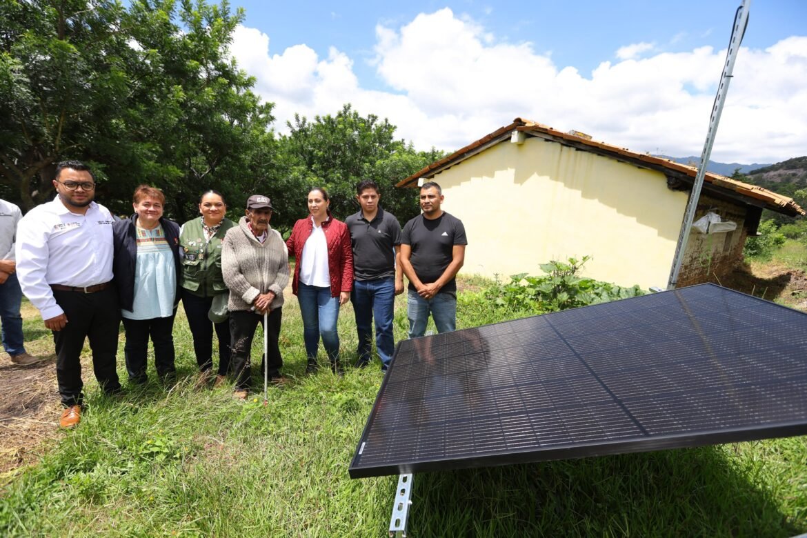 Lleva Gobernadora Delfina Gómez energía solar a 2 mil 600 personas de comunidades rurales