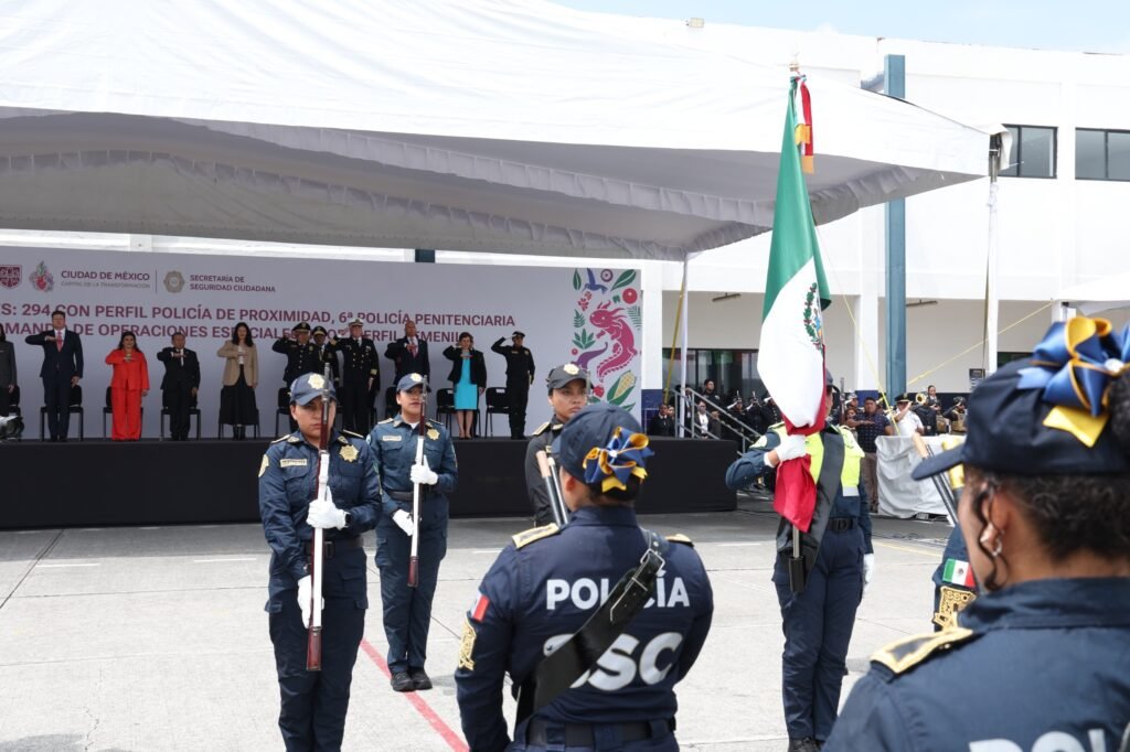Encabeza Clara Brugada Ceremonia de Graduación de 450 Policías