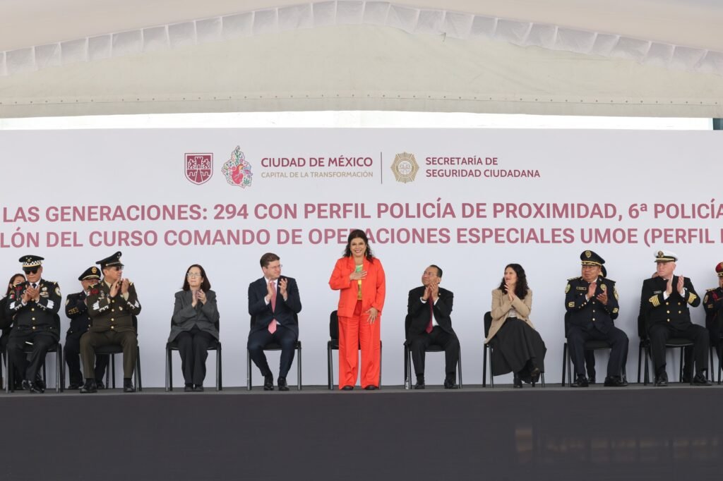 Encabeza Clara Brugada Ceremonia de Graduación de 450 Policías