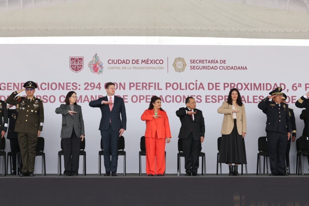 Encabeza Clara Brugada Ceremonia de Graduación de 450 Policías