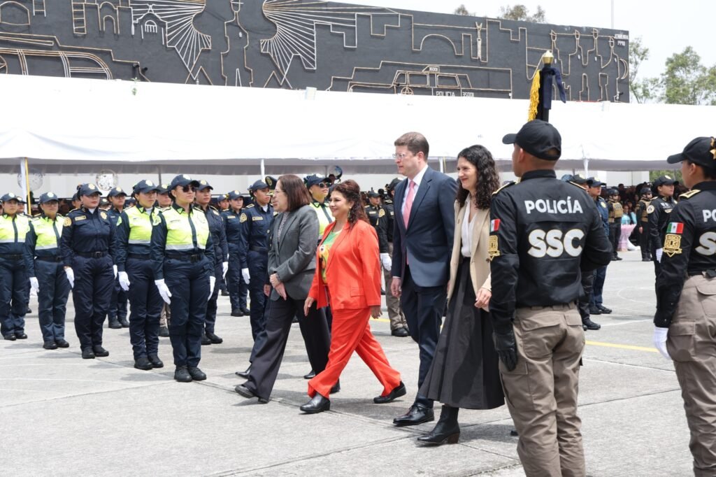 Encabeza Clara Brugada Ceremonia de Graduación de 450 Policías