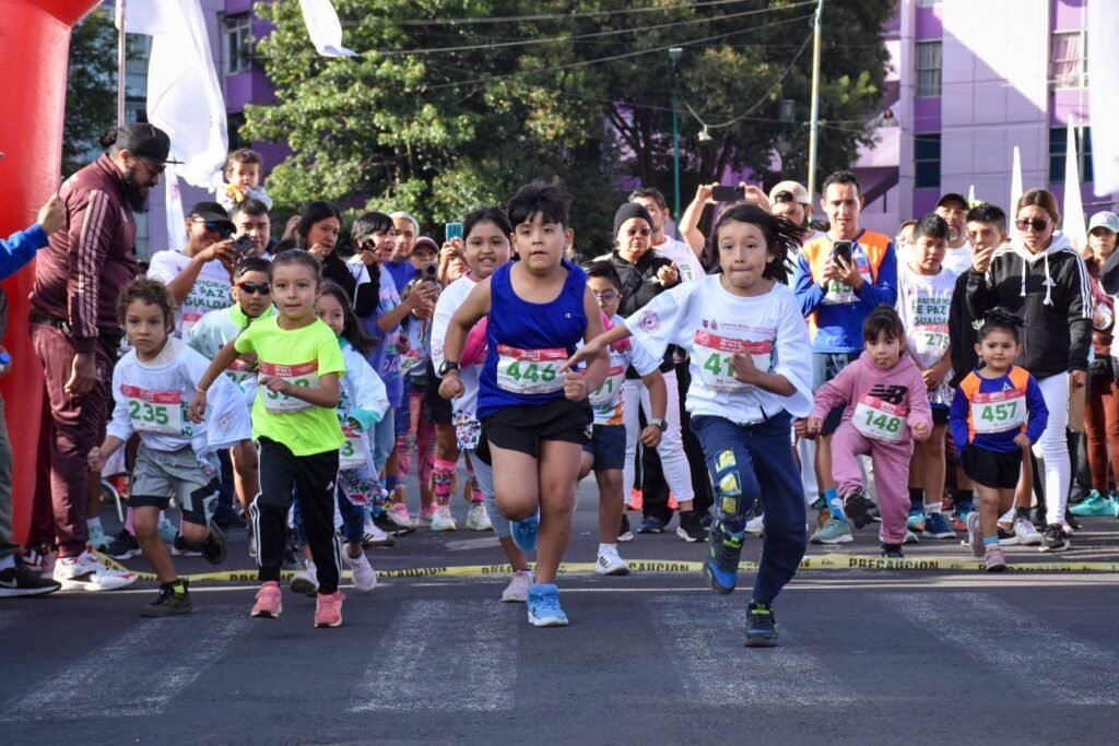 Participan más de 800 personas en la Primera Carrera Recreativa