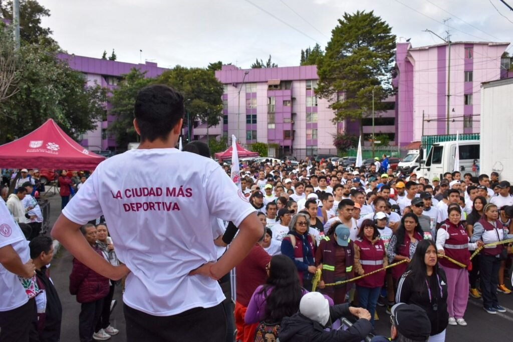 Participan más de 800 personas en la Primera Carrera Recreativa