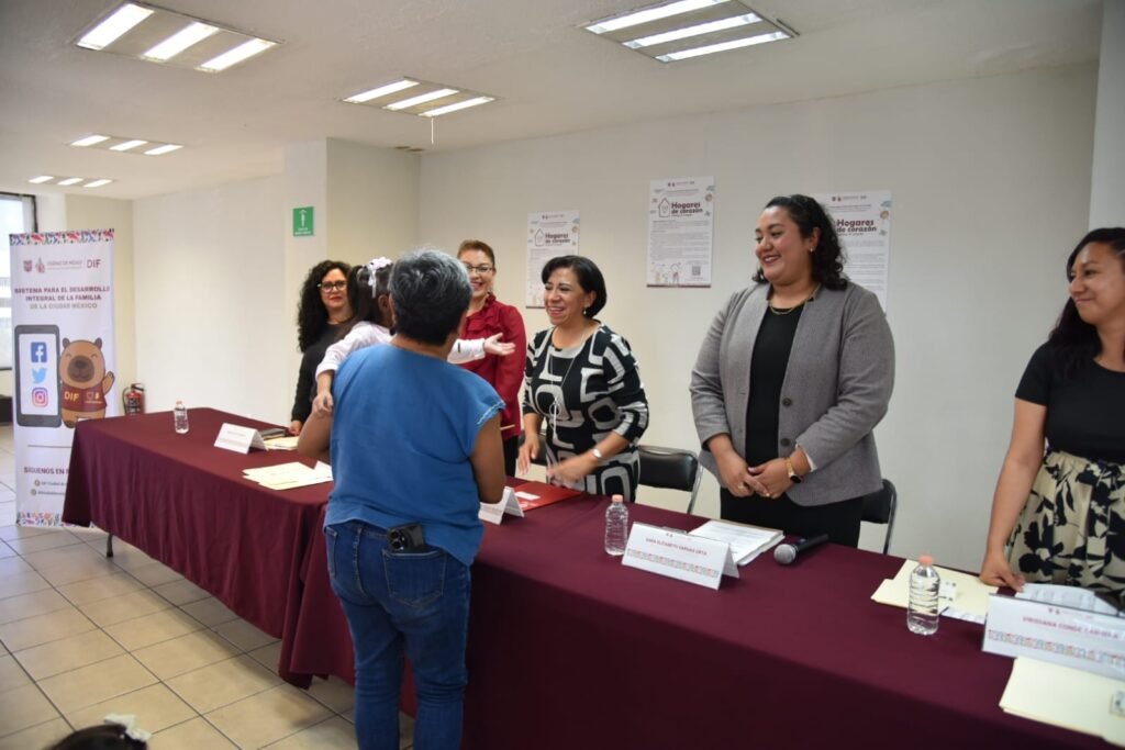 Entregan reconocimientos a familias del programa “Hogares de Corazón”