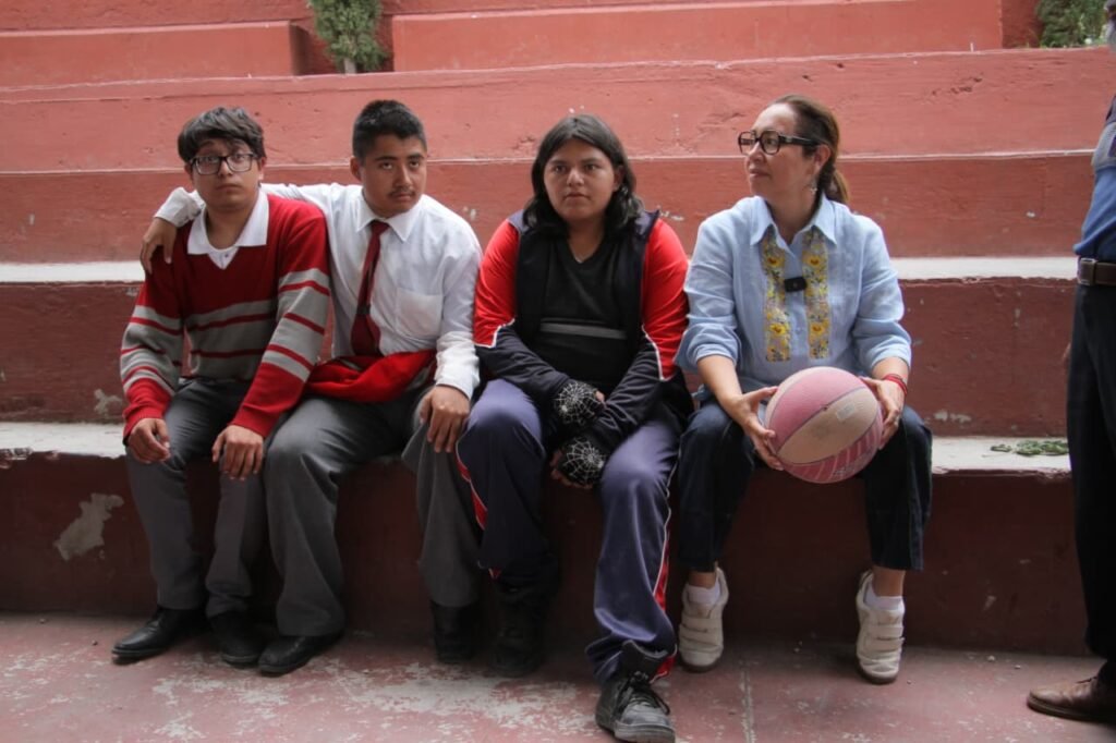 Gobierno de Ecatepec impulsa apoyo de pasajes para universitarios