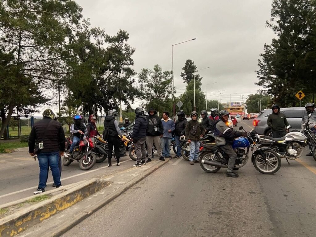 Bloqueos en Texcoco para exigir traslado de interna del Molino de Flores