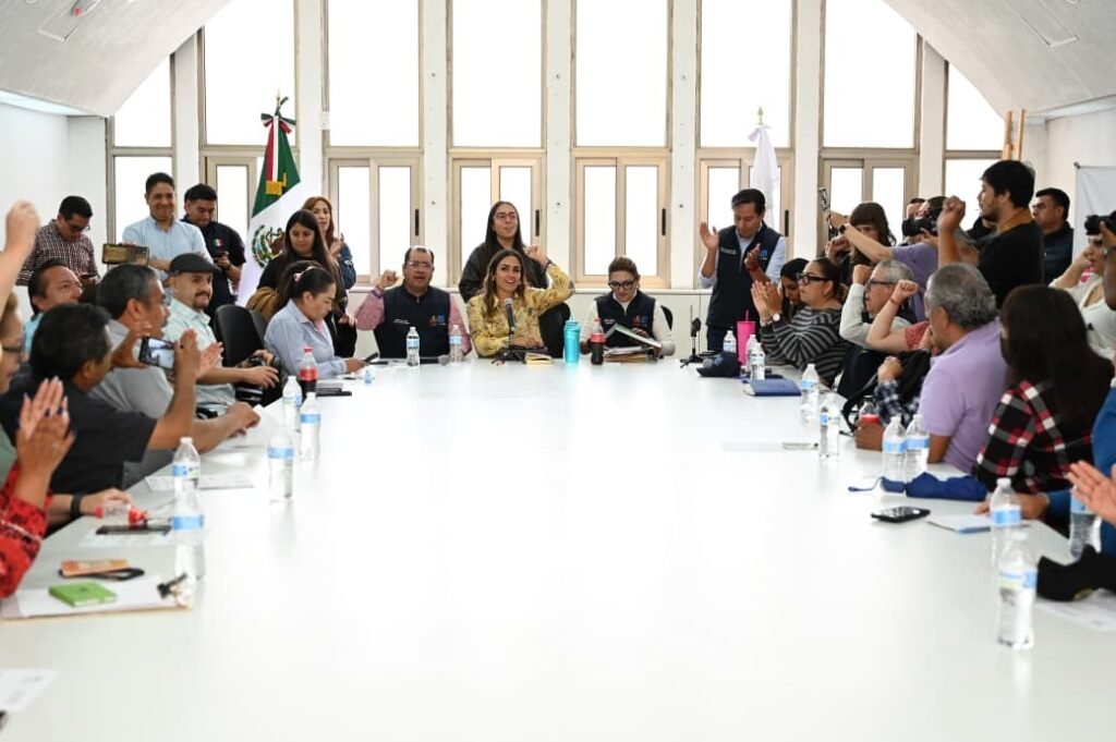 Ale Rojo de la Vega ayudará a agilizar entrega de uniformes para trabajadores, que están en espera de respuesta de gobierno central