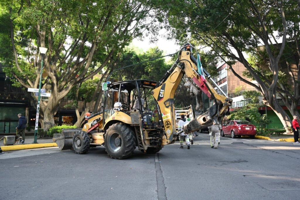 Alcaldía Cuauhtémoc elimina baches, repara luminarias y mejora el espacio público en la colonia Juárez