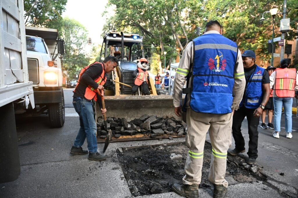Alcaldía Cuauhtémoc elimina baches, repara luminarias y mejora el espacio público en la colonia Juárez