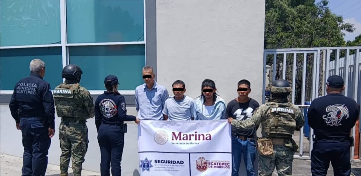 Policía de Ecatepec y Marina detienen a cuatro por robo a tienda de celulares