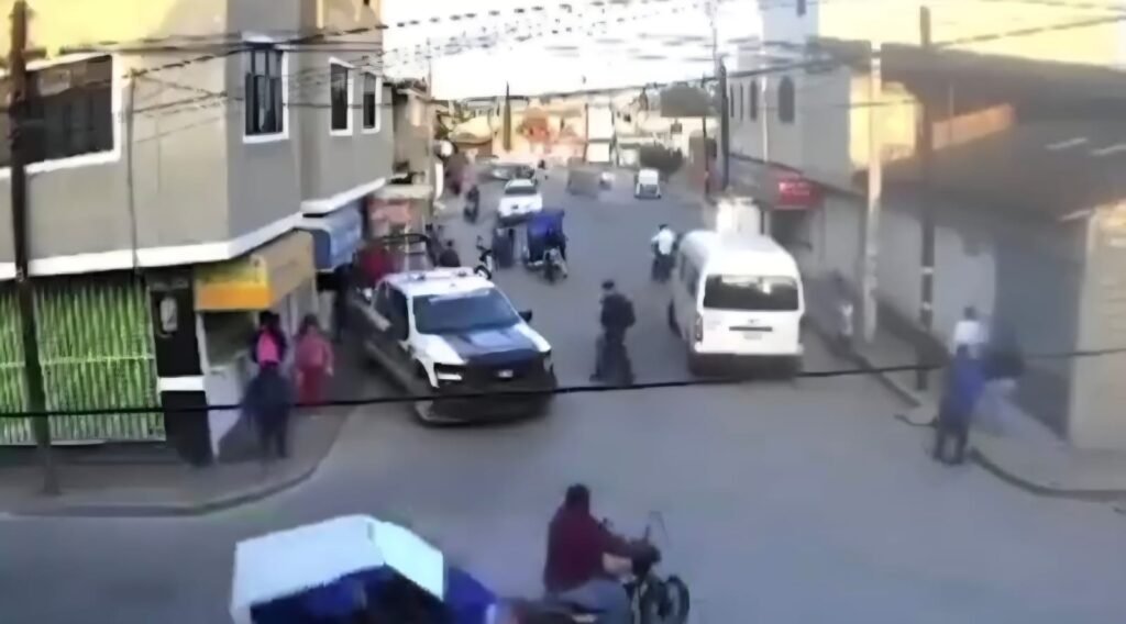 Atropella patrulla de Chimalhuacán a madre e hija