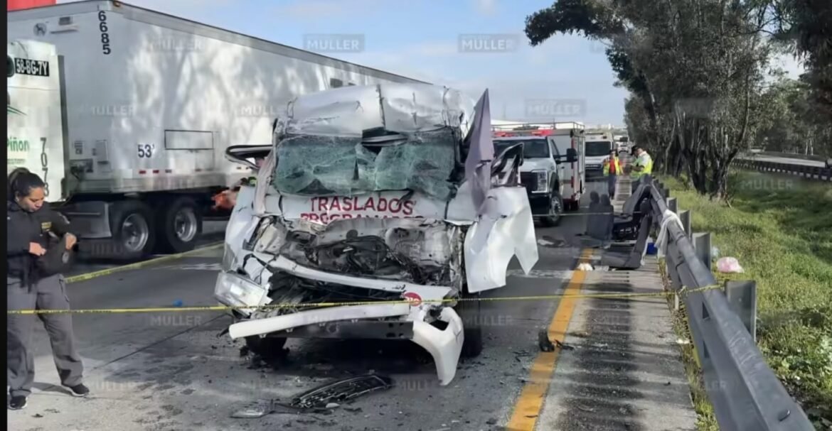 Ambulancia de Jilotepec choca en la México - Querétaro; hay dos muertos