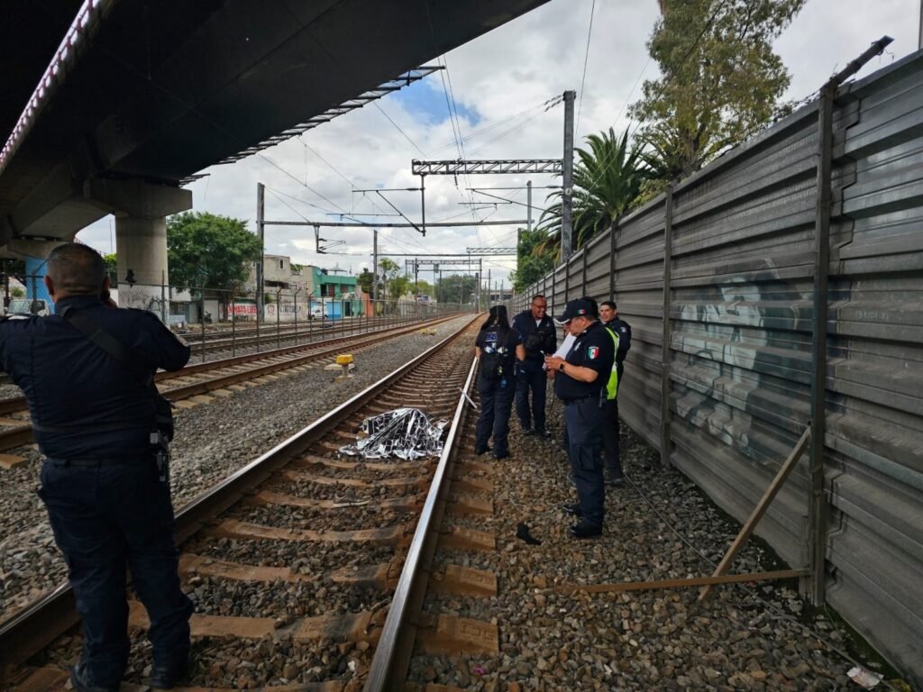 Muere hombre tras lanzarse de puente en Tlalnepantla