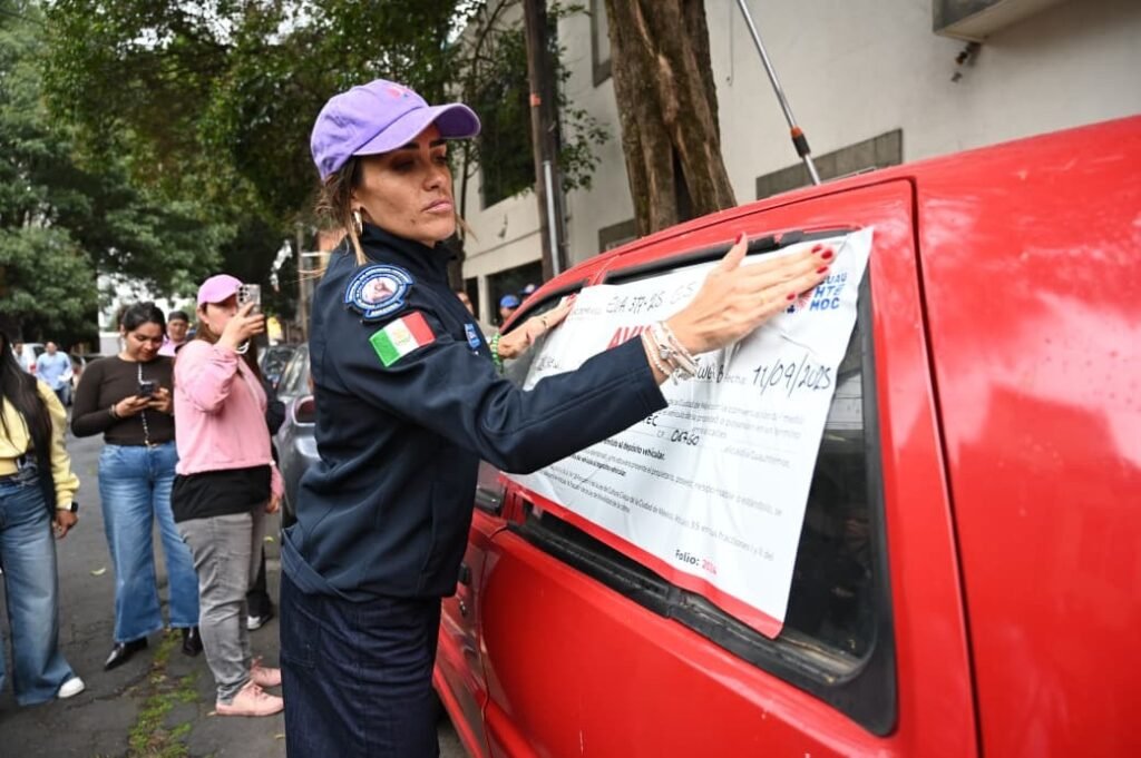 Ale Rojo de la Vega resuelve de inmediato y a domicilio peticiones vecinales en la Roma Sur