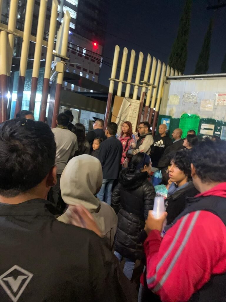 Repartidores unidos reparten amor y esperanza en hospitales de la CDMX