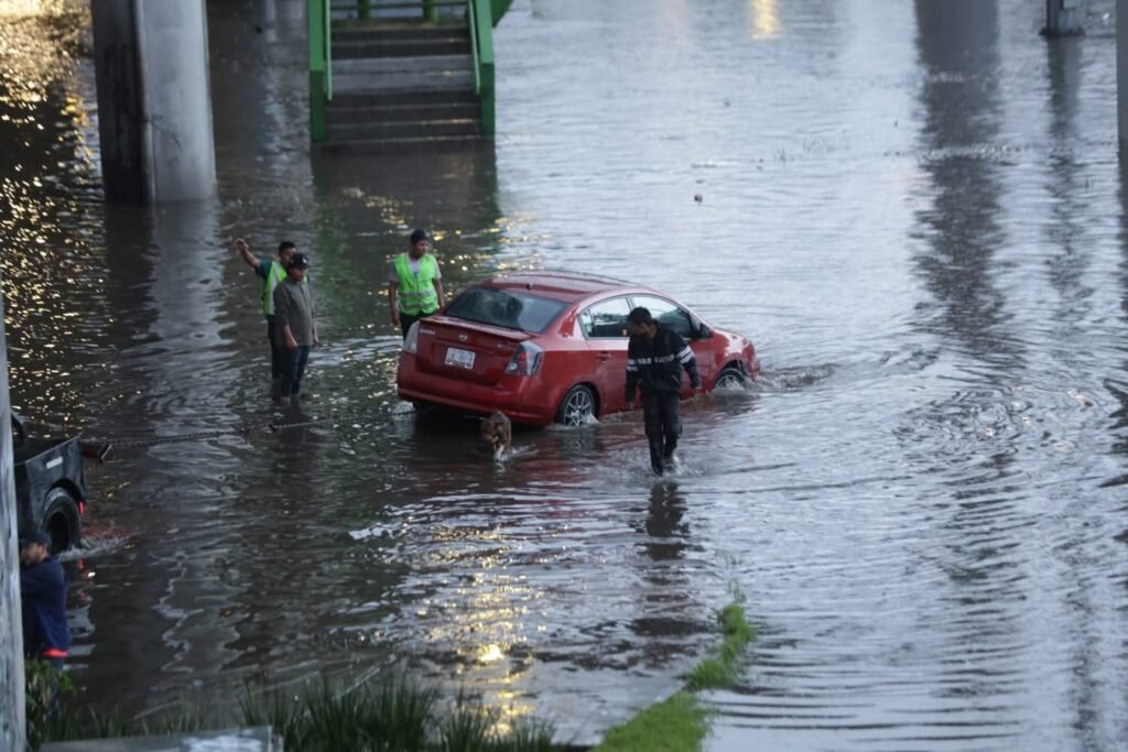 Hospital del IMSS en Los Reyes La Paz sufre inundación tras lluvias; el primero en ayudar hoy necesita ayuda