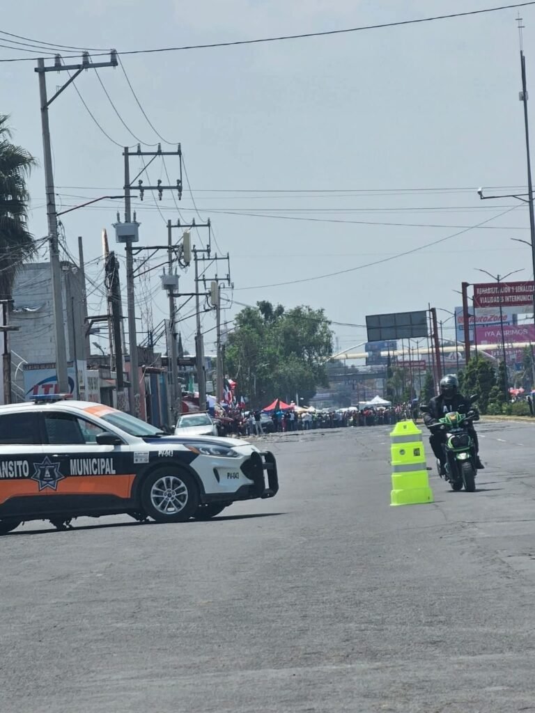 Motociclistas generan caos en avenida principal de Ixtapaluca con aval del gobierno municipal
