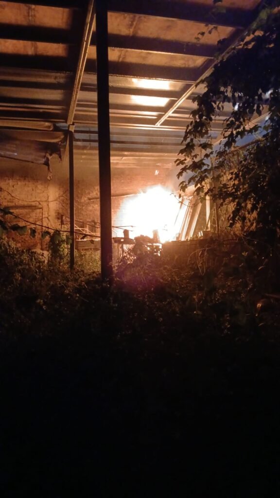 Entre festejos patrios, Protección Civil de Chimalhuacán sofoca dos incendios