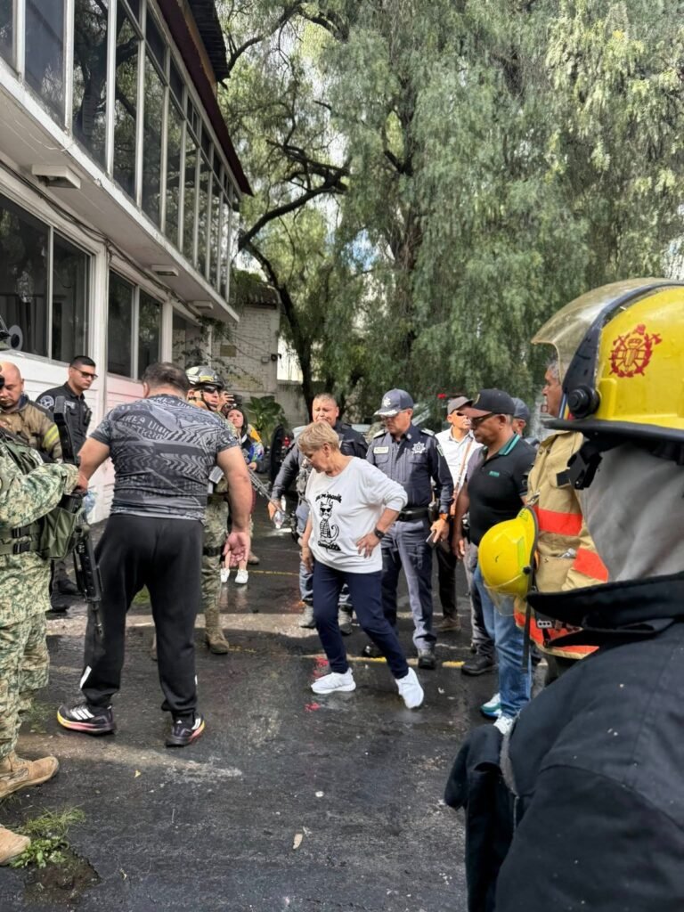 Incendio en fábrica de pinturas en La Paz moviliza a cuerpos de emergencia de 3 municipios