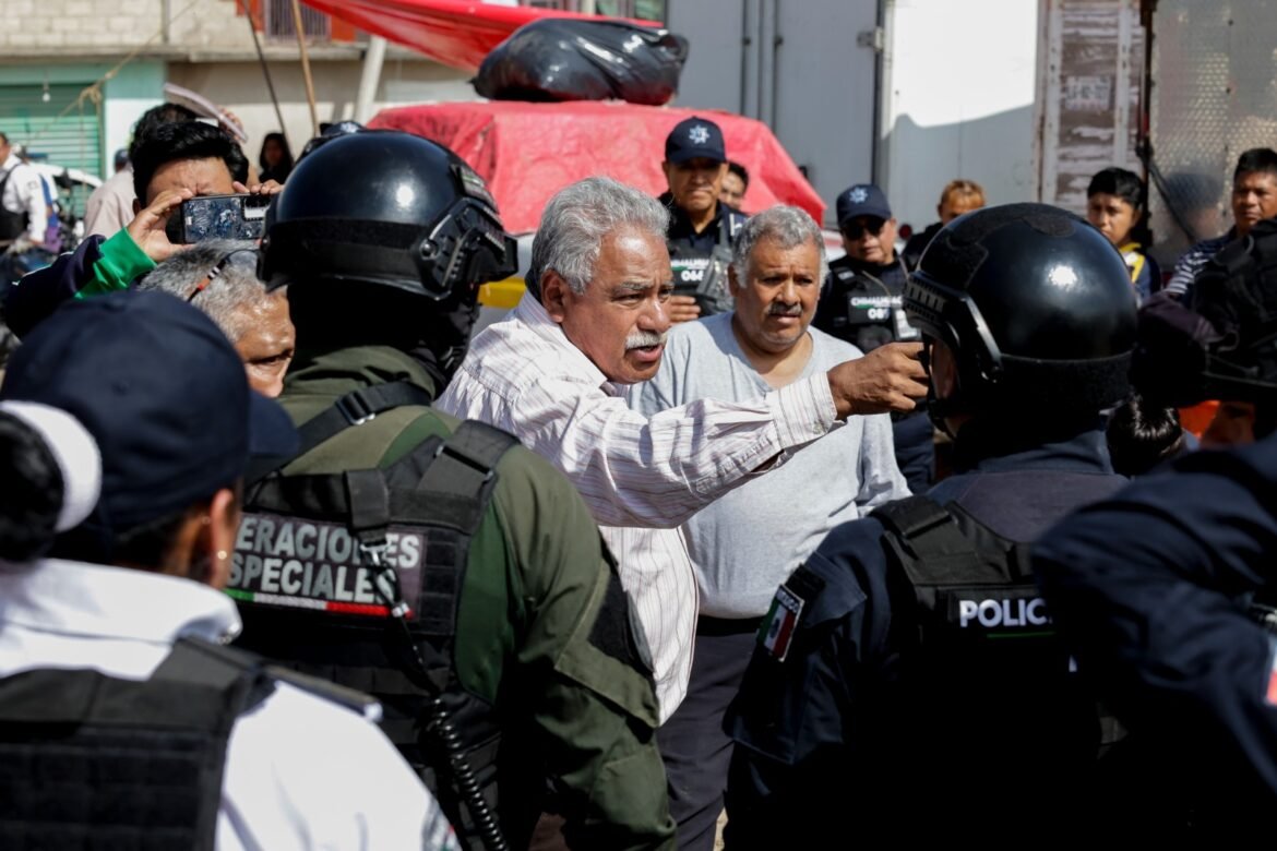 Desalojan a comerciantes en Chimalhuacán; gobierno niega uso de la fuerza