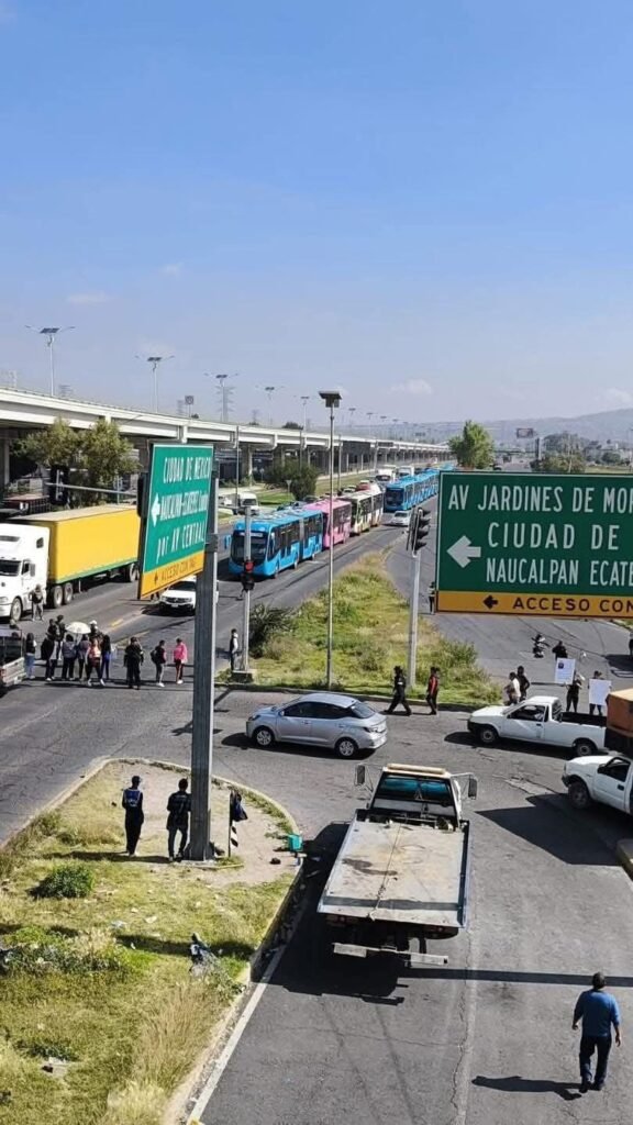 Bloqueo en avenida Central por desaparición de adolescente en Ecatepec