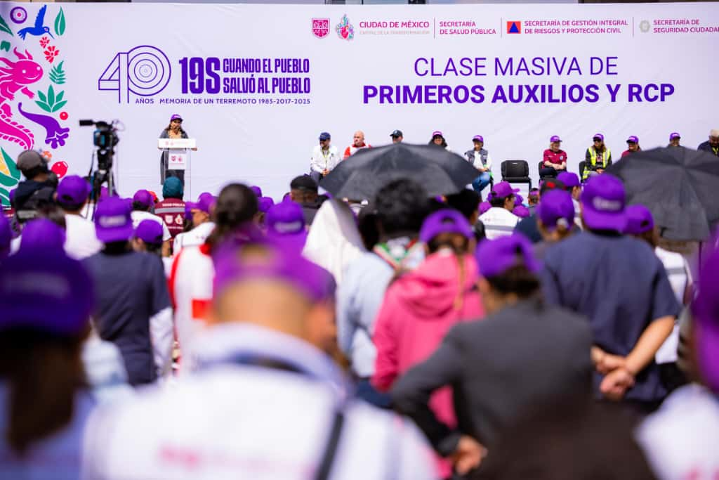 Encabeza Clara Brugada clase masiva de primeros auxilios y RCP